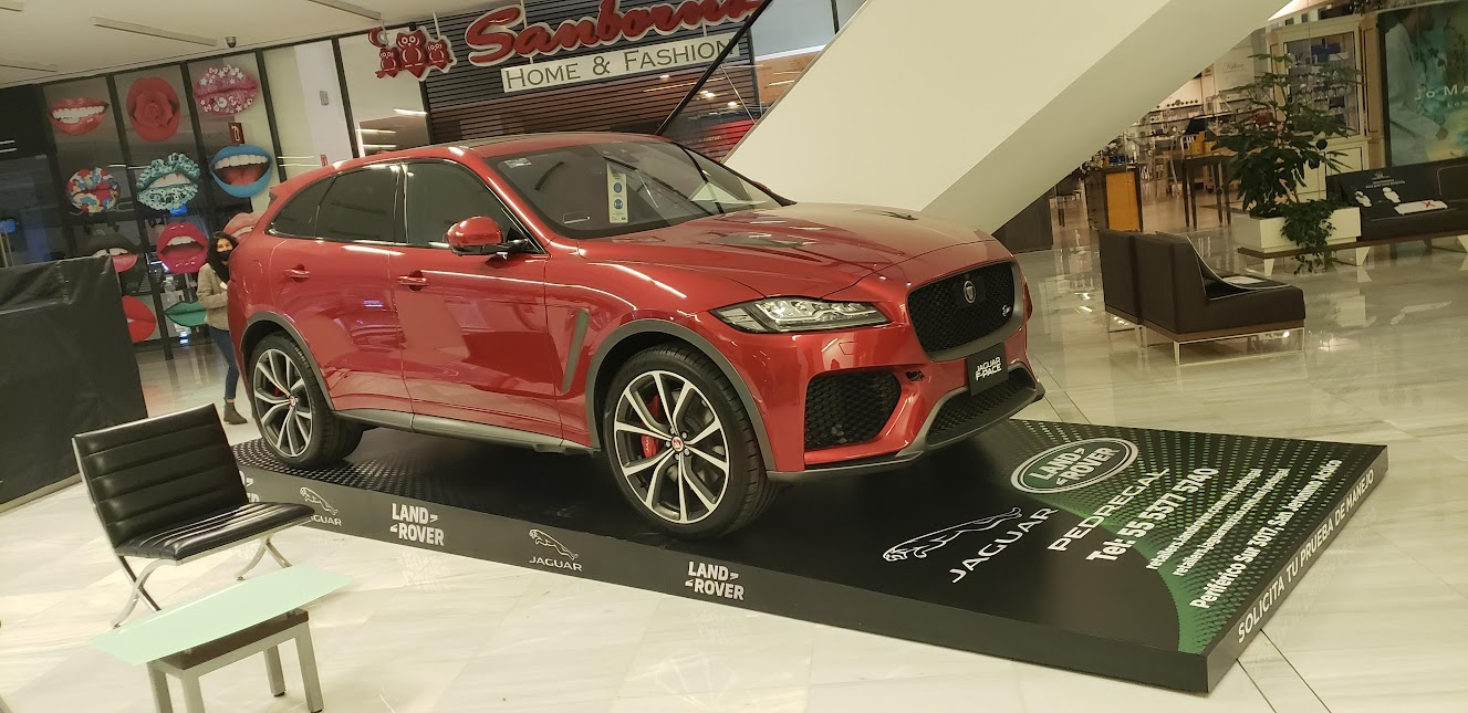 Plataforma para exhibición Jaguar Pedregal